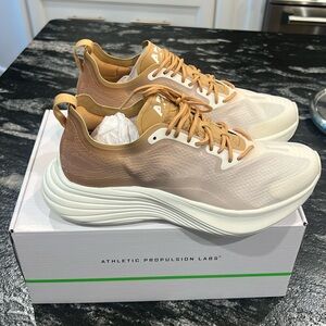 APL Streamline Women’s 8 NWT